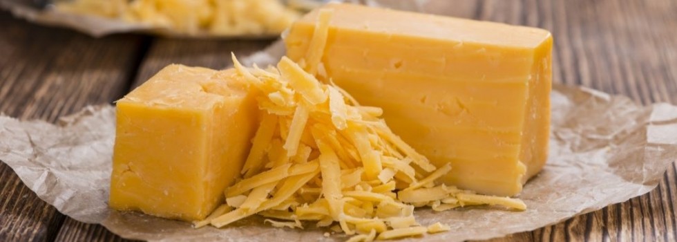 Producing cheddar cheese with CHOOZIT starter cultures by IFF