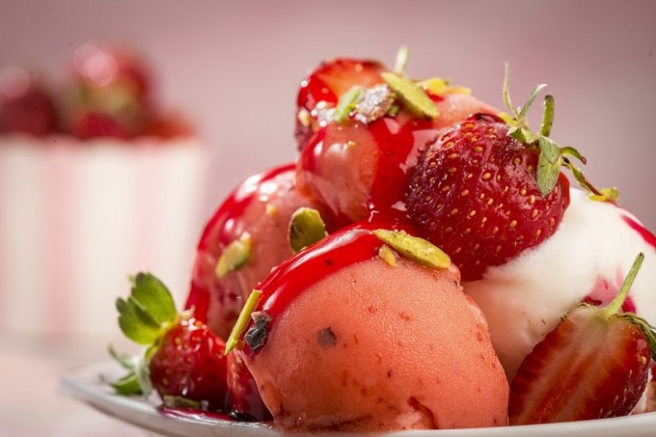 Fruit sorbet often has higher GI than ice cream; high GI foods raise blood sugar levels quicker and may lead to developing health issues such as diabetes if consumed regularly. Image: Getty/Visual Art Agency